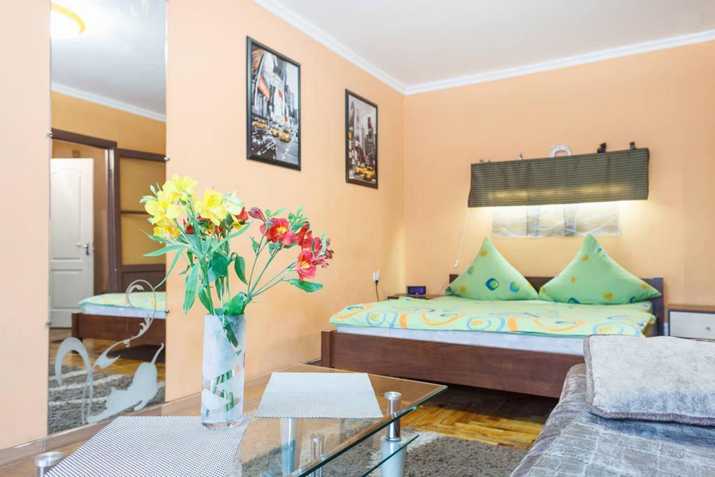 Apartment On Sobornyi Avenue 143 Near Intourist Hotel Zaporizhia Eksteriør billede